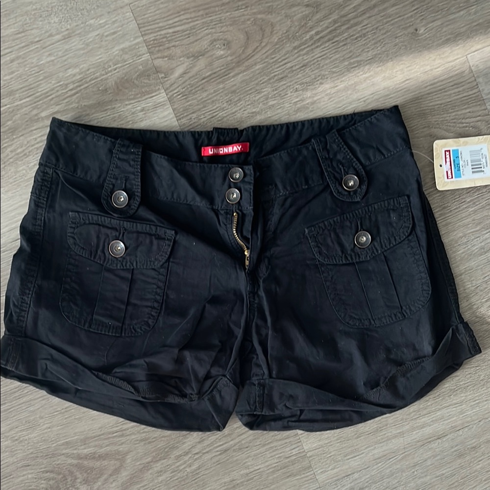 Old Navy Black Cargo Shorts Versatile and Stylish
